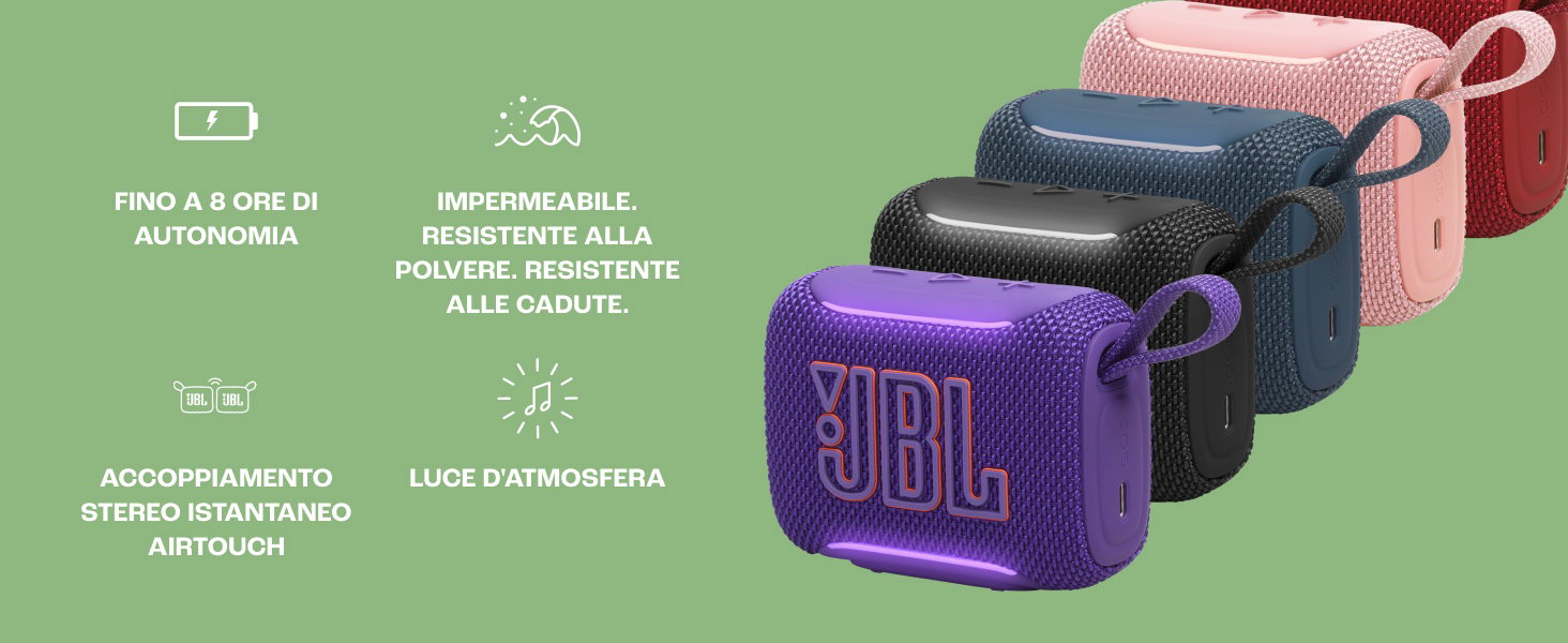 Il testo recita «HOLD &amp; HIDE IN STYLE», «IMPECCABLE SOUND», «ULTRA POWER», «ULTRAPORTABLE &amp; RUGGED». Sfondo verde che mostra quattro altoparlanti portatili colorati impilati insieme.