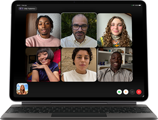 Magic Keyboard’a takılı iPad Air, Siyah renk, ekranda Grup FaceTime görüşmesi