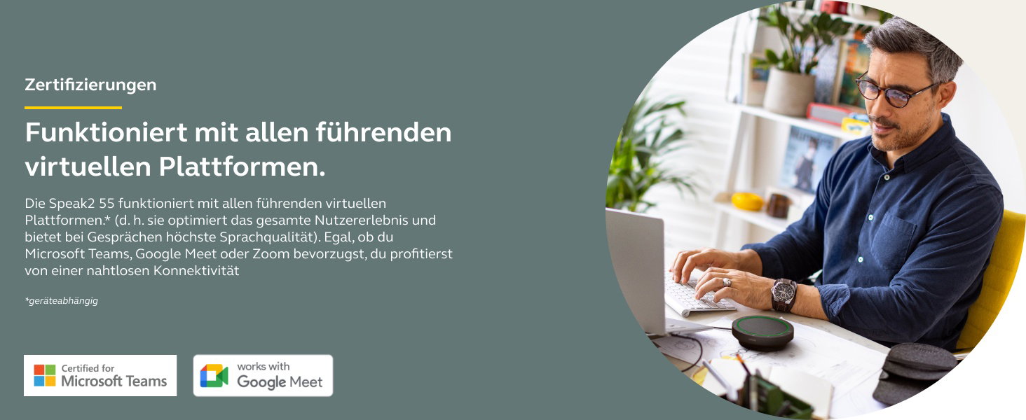Der Text lautet „Zertifizierungen“ und „Funktioniert mit allen führenden virtuellen Plattformen“. Zeigt eine Person, die am Schreibtisch mit Computer arbeitet, wobei die Logos Microsoft Teams und Google Meet sichtbar sind.